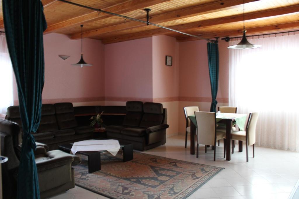 Orwa Apartmanok - Cedrus Koez ザラカロシュ 部屋 写真